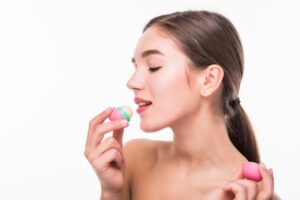 8 Rekomendasi Lip Balm untuk Mengatasi Bibir Kering