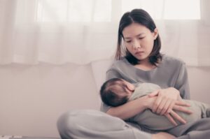 5 Tanda Ibu Melakukan Mom-Shaming pada Dirinya Sendiri