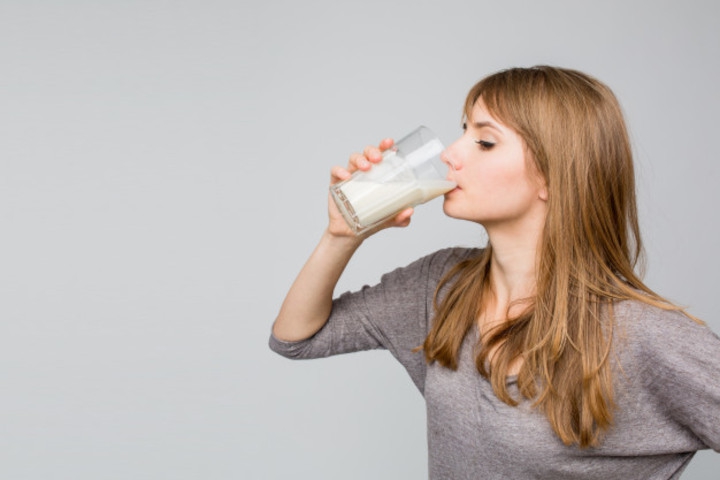 Minum Susu Sebelum Tidur, Ini Manfaatnya buat Kesehatan