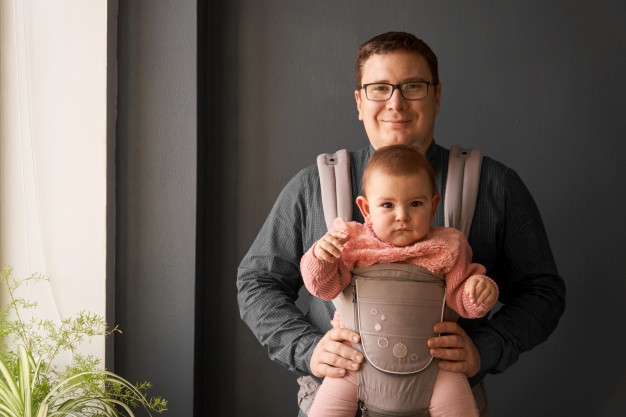 6 Rekomendasi Gendongan Hipseat Paling Nyaman buat Bayi