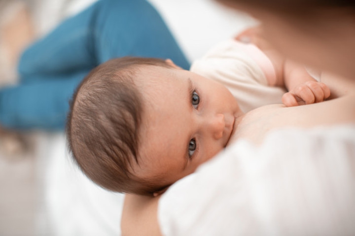 Ini Kesalahan saat Menyusui oleh Ibu dengan Puting Datar