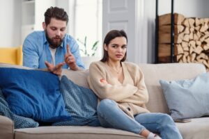 Awas, 10 Sifat Toxic Pasangan Ini Bisa Rusak Pernikahan! (1)