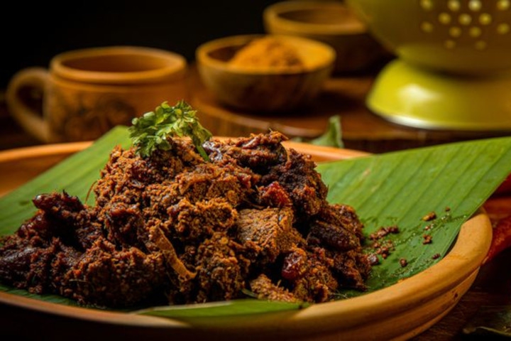 Makanan Khas Indonesia yang Butuh Perjuangan Membuatnya