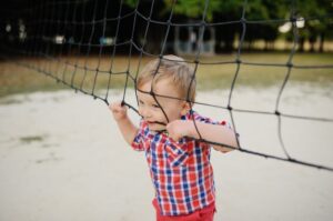 3 Cara Mudah Menghentikan Kebiasaan Anak Suka Menggigit