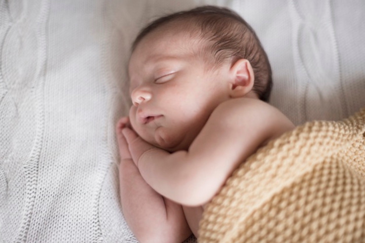 Kebiasaan Unik Bayi saat Tidur yang Bisa Ganggu Kesehatannya