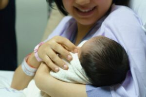 Mitos Seputar Perawatan Bayi yang Salah dan Bahkan Berbahaya