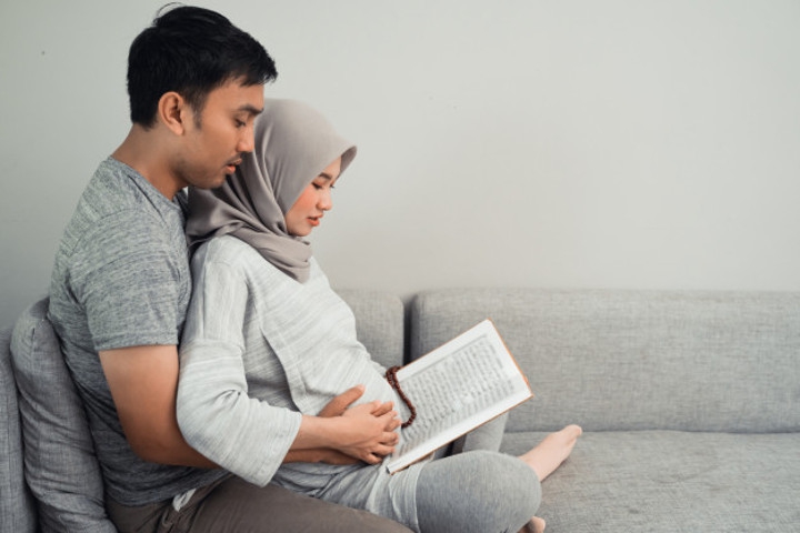 7 Persiapan Melahirkan Secara Islam, Bumil Perlu Tahu