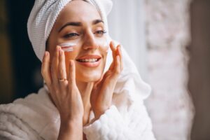 8 Rekomendasi Eye Cream Ampuh untuk Mata Keriput dan Gelap