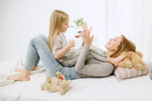 Lakukan 7 Cara Ini untuk Tunjukkan Rasa Cinta pada Anak