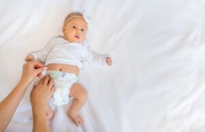 6 Jenis Bau Badan pada Bayi yang Mengindikasikan Penyakit