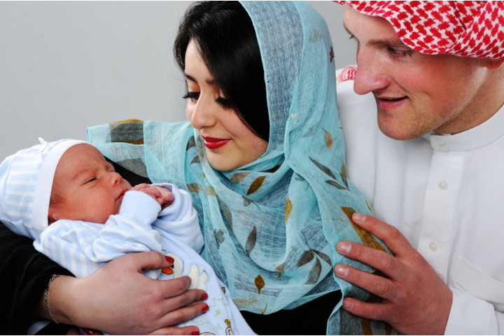 Agar Berkah, Ini Adab Memberi Nama Anak dalam Islam, Moms!