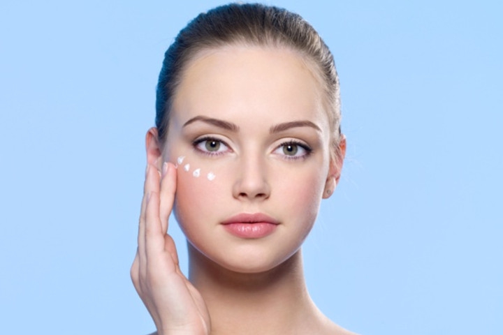 Eye Cream, Perlukah Dipakai dan Apa Manfaatnya buat Mata?