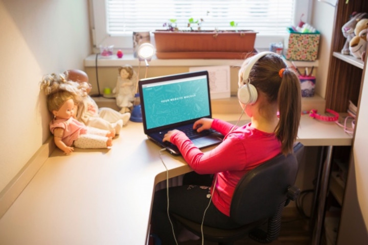 Bolehkah Jika Anak Sesekali Bolos Sekolah dari Rumah?
