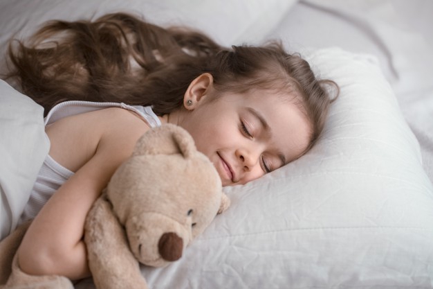 5 Trik Simpel untuk Membuat Anak Mau Tidur Siang