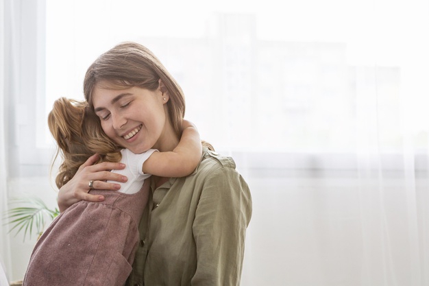 9 Perilaku Anak yang Menunjukkan Tanda Ungkapan Cinta