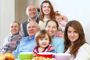 Ini Manfaat Tinggal Serumah dengan Keluarga Besar