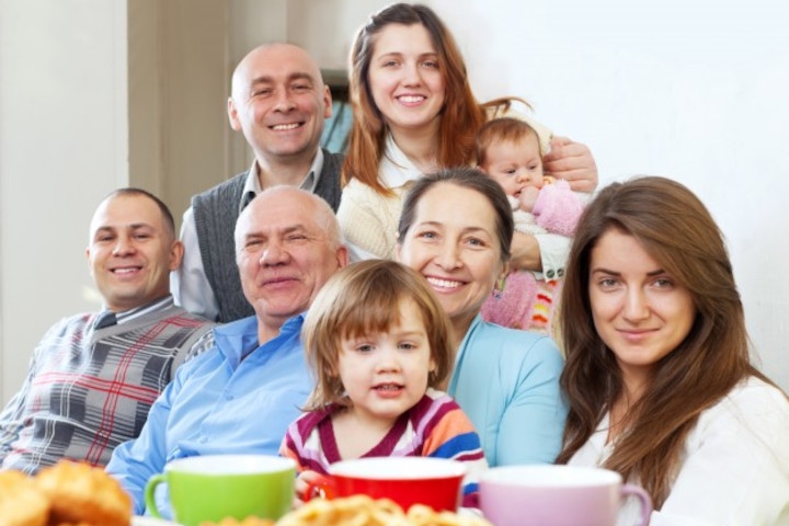 Ini Manfaat Tinggal Serumah dengan Keluarga Besar