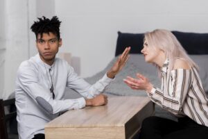 Waspada KDRT, Ini 6 Tanda Pasangan Melakukan Kekerasan Mental