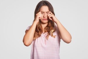 Penglihatan Berubah Usai Melahirkan, Ini Penyebab dan Tandanya