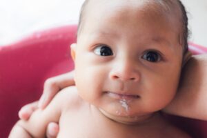 Normalkah Jika Bayi Mengalami Muntah Setelah Minum ASI?