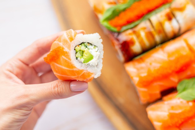 Amankah Makan Sushi Setelah Melahirkan atau saat Menyusui?