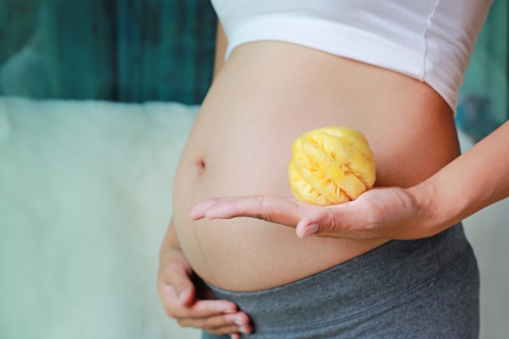 Mitos dan Fakta Seputar Buah yang Berbahaya untuk Ibu Hamil