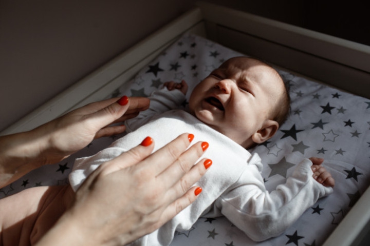 Jika Bayi Kejang Namun Tidak Demam, Lakukan Ini, Moms!