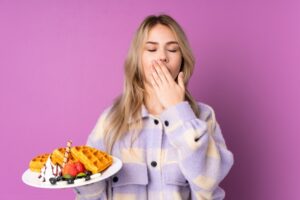 Ngantuk Setiap Habis Makan? Waspadai 6 Penyebab Ini!