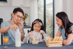 5 Manfaat Sarapan yang Perlu Keluarga Anda Ketahui