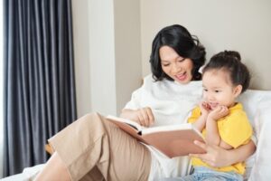 Milestone Bicara Si Buah Hati yang Bikin Moms Bangga