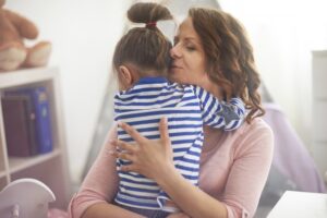 Moms, Ini Pentingnya Orang Tua Merasa Bangga pada Anak