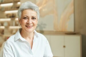 10 Fakta Menarik tentang Uban yang Perlu Moms Ketahui