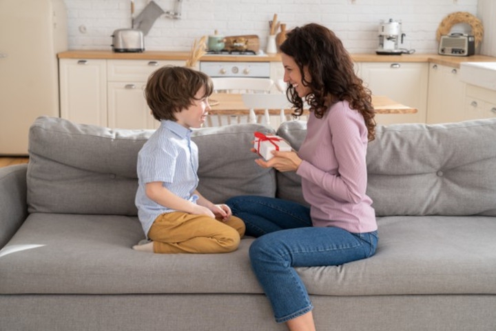 Moms, Ini Cara Mencegah Anak Memiliki Mental ‘Upah’