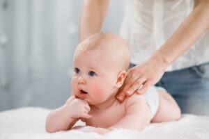7 Tips Memilih Minyak Pijat Bayi yang Aman dan Nyaman