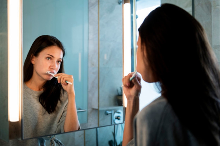 Penyebab Gusi Berdarah saat Sikat Gigi dan Cara Mengatasinya