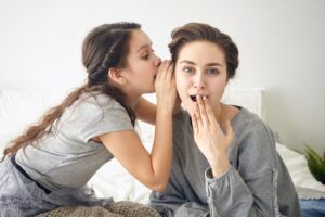 Cara Tepat Orang Tua Membicarakan Pornografi dengan Anak