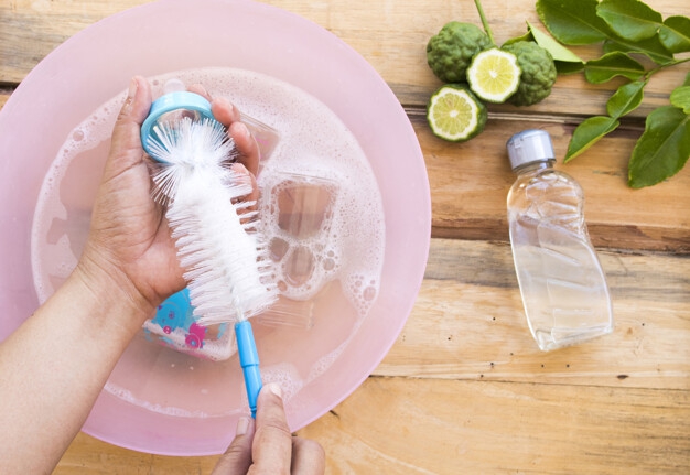 Rekomendasi Sikat Botol Bayi untuk Jaga Kebersihan Botol Si Kecil