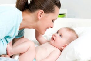 Tips Memilih Tisu Basah Bayi yang Tepat untuk Si Kecil