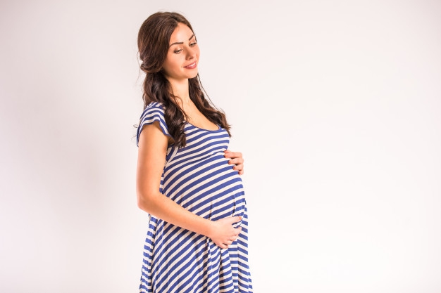 Tips Tetap Modis saat Memakai Baju Bermotif untuk Ibu Hamil