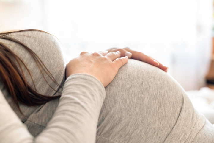 Ini Penyebab Perut Nyeri saat Hamil dan Cara Mengatasinya