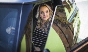 Tips Bumil Tetap Aman dan Nyaman saat Mengemudikan Mobil