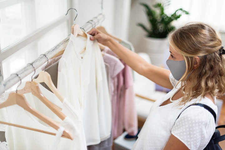 Rekomendasi Rak Gantungan Baju di Bawah Harga 300 Ribu Rupiah