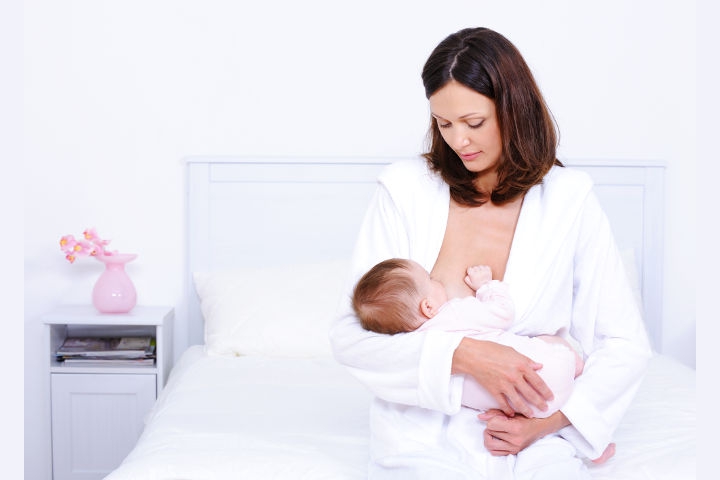 10 Hal yang Sebaiknya Tidak Moms Lakukan saat Menyusui