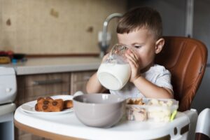Anak Susah Minum Susu, Ini Cara Mudah Bikin Ia Menyukai Susu