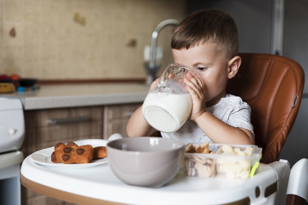 Anak Susah Minum Susu, Ini Cara Mudah Bikin Ia Menyukai Susu