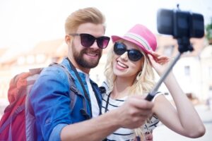 Mengumbar Kemesraan di Media Sosial, Yes or No?