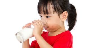 Jangan Lengah! Tingkatkan Daya Tahan Tubuh Si Kecil dengan Makanan dan Minuman Ini