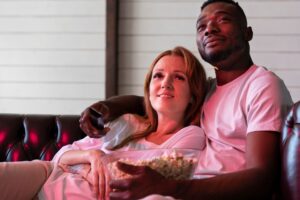 Hangat dan Penuh Cinta, Ini 5 Film Romantis Bertema Natal dan Tahun Baru