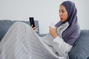 Cek Kesehatan Keluarga di Masa Pandemi, Tya Ariestya Terbantu Telemedicine