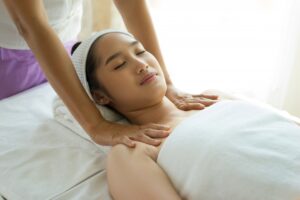 Rekomendasi Pijat dan Spa Relaksasi untuk Moms di Rumah